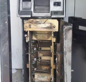 'ATM' breaks 12.50 lakh lapses | ‘एटीएम’ फोडून  १२.५0 लाख लंपास