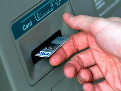 Read this news while withdrawing money from ATM; Cheating is done by 'shutter tempering' | ATM मधून पैसे काढताय तर 'ही' बातमी वाचा; ‘शटर टेम्परिंग' करून होतेय फसवणूक