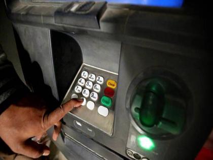 Cash of eight lakhs was stolen by breaking the ATM | एटीएम' फोडून आठ लाखांची रोकड पळवली