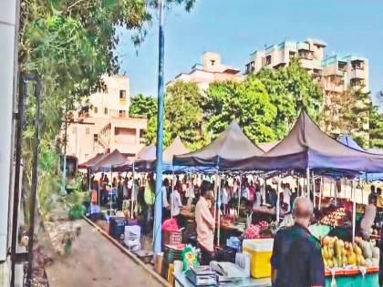 महापालिकेच्या खेळाच्या मैदानात थाटला आठवडी बाजार; खेळाडू हद्दपार, प्रशासनाचे अर्थपूर्ण दुर्लक्ष? - Marathi News | Weekly market held at the municipal playground; Players expelled, administration's meaningful neglect? | Latest pune News at Lokmat.com