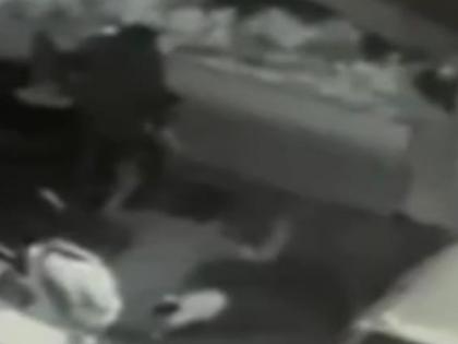 Shopkeeper's limbs broken with iron rod in Satara reason unclear | साताऱ्यात क्रूरतेची परिसीमा; लोखंडी रॉडने दुकानदाराचे हातपाय मोडले, कारण अस्पष्ट Shopkeeper's limbs broken with iron rod in Satara reason unclear | साताऱ्यात क्रूरतेची परिसीमा; लोखंडी रॉडने दुकानदाराचे हातपाय मोडले, कारण अस्पष्ट