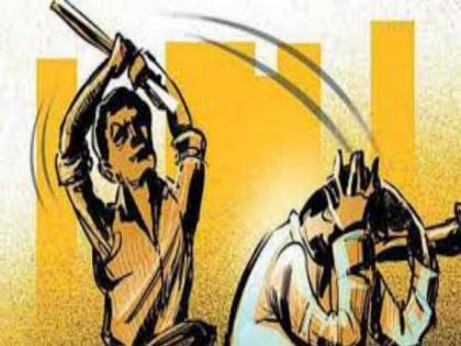 Man attacked on father-in-law with a scythe as he is not sending his wife to home | पत्नीला नांदायला पाठवण्यास नकार, जावयाचा पाठलाग करत सासऱ्यावर कोयत्याने हल्ला