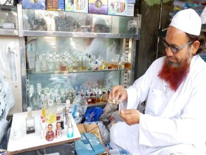 Increased demand for Kannauj's 'Rukhkhas' in Nandurbar | कनौजच्या ‘रुहखस’ला नंदुरबारात वाढली मागणी Increased demand for Kannauj's 'Rukhkhas' in Nandurbar | कनौजच्या ‘रुहखस’ला नंदुरबारात वाढली मागणी