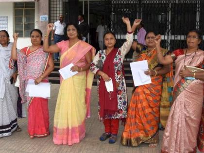 Atrocities on little girls ... Punish the guilty | लहान मुलीवर अत्याचार... दोषींना फाशीची शिक्षा द्या Atrocities on little girls ... Punish the guilty | लहान मुलीवर अत्याचार... दोषींना फाशीची शिक्षा द्या