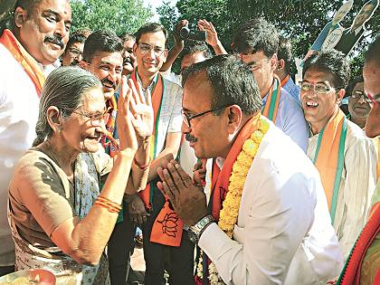 Maharashtra Election 2019 : Atul Save giving 16 hours a day for campaigning | Maharashtra Election 2019 : प्रचारासाठी अतुल सावे देत आहेत दिवसातील १६ तास