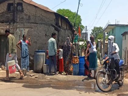 acute artificial water scarcity; supply of water through tanker | आर्वीत कृत्रिम पाणीटंचाई; अख्ख्या कुटुंबाचीच धावाधाव