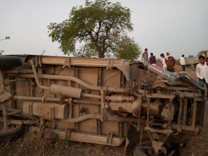 Jeep was overturned due to a herd of wild boar; Five-year-old boy killed on the spot | रानडुक्करांचा कळप आडवा आल्याने जीप उलटली; पाच वर्षीय बालक जागीच ठार