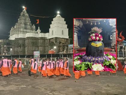 On the first Monday of Shravan month, the sound of Harhar Mahadev is heard at Nagnath Temple, a huge crowd of devotees | श्रावण मासाच्या पहिल्या सोमवारी नागनाथ मंदिरात हरहर महादेवचा गजर, भाविकांची अलोट गर्दी