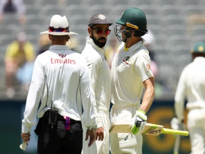 IND vs AUS 2nd Test: Umpire Gaffaney putting himself between the chatty captains virat kohli and tim pain | IND vs AUS 2nd Test : कर्णधारासारखे वागा, कोहली-पेनला पंचांचा दम 