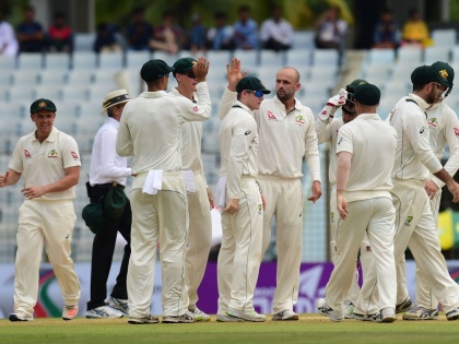 An attack on the Australian Cricket team's bus in Bangladesh, the safety of the players, the increase in security | बांगलादेशात ऑस्ट्रेलिया क्रिकेट टीमच्या बसवर हल्ला, खेळाडूंच्या सुरक्षेत वाढ