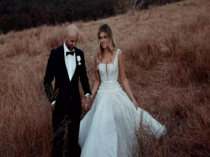 australian spinner Nathan Lyon tied the knot with his long-time girlfriend Emma McCarthy on Sunday | Nathan Lyon:ऑस्ट्रेलियाचा फिरकीपटू नॅथन लायनने केले दुसरे लग्न; बायकोला सोडून गर्लफ्रेंडसोबत थाटला संसार 