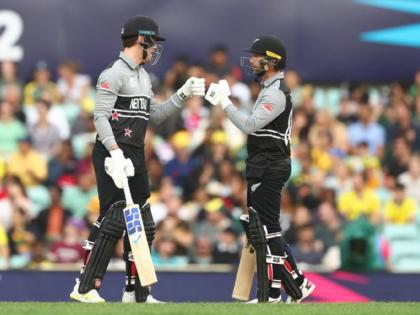 T20 World Cup, AUS vs NZ Live : Devon Conway (92*), Finn Allen (42) power NewZealand to 200/3 against Australia  | T20 World Cup, AUS vs NZ Live : MS Dhoniच्या भीडूच्या नाबाद ९२ धावा, ऑस्ट्रेलियासमोर किवींचं २०१ धावांचे लक्ष्य