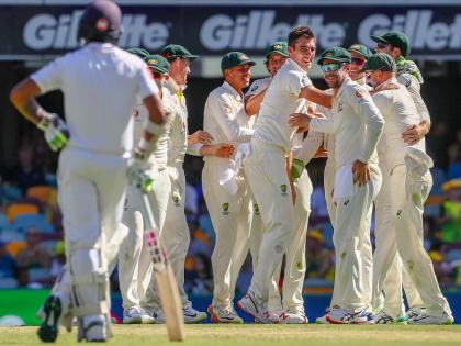 Australia beat Sri Lanka by an innings and 40 runs on Day 3 at the Gabba | 'विराट'सेनेच्या धक्क्यानंतर ऑस्ट्रेलिया पुन्हा विजयपथावर