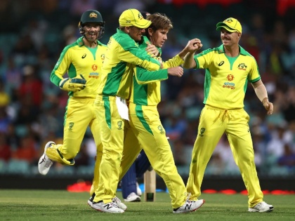 India vs Australia: Australia won by 66 runs, take 1-0 lead in ODI series | India vs Australia : ऑस्ट्रेलियाचा दणदणीत विजय; आघाडीच्या शिलेदारांच्या अपयशानं टीम इंडियाची नाचक्की