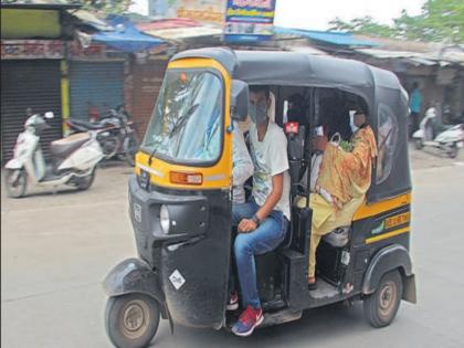 We pay an installment of 300 rupees per car why should we be afraid the strange support of the rickshaw pullers | "एका गाडीमागे ३०० रुपयांचा हप्ता देतो, आम्ही कशाला घाबरू", रिक्षाचालकांचे अजब समर्थन