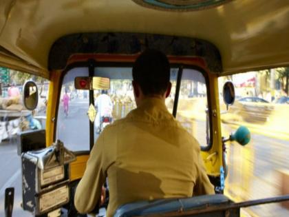 Recklessness of the rickshaw puller Sudden braking on the speed breaker the young woman fell from the rickshaw and died | रिक्षाचालकाचा बेदरकारपणा; स्पीड ब्रेकरवर अचानक ब्रेक दाबला, रिक्षातून पडून तरुणीचा मृत्यू