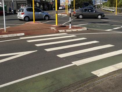 painted strips on road are for yours security | रस्त्यावर आखलेल्या विविध प्रकारच्या पट्ट्यांचा अवलंब तुमच्याच सुरक्षेचा