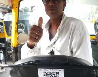 QR code stickers to be applied on 20,000 autorickshaws in Nagpur | नागपुरात २० हजार ऑटोरिक्षांवर लागतील ‘क्यूआर कोड स्टिकर्स’