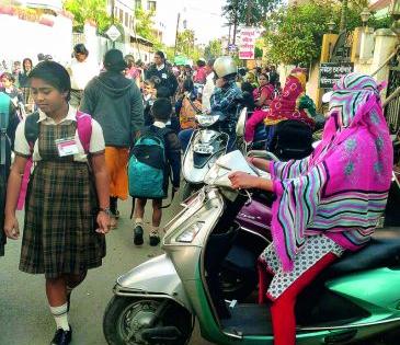 In Nagpur, the students hit by the auto-rickshaw strike | नागपुरात  ऑटोचालकांच्या संपाचा विद्यार्थ्यांना फटका 