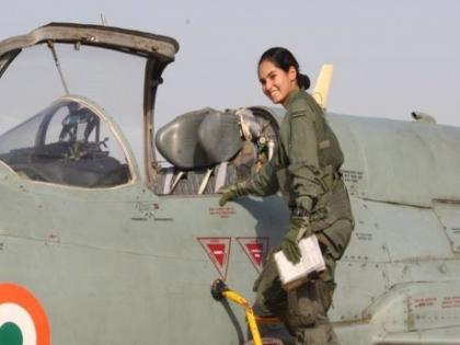 Avani Chaturvedi creates history by becoming 1st Indian woman fighter pilot to fly solo | गगनभरारी ! लढाऊ विमान चालवणारी पहिला वैमानिक ठरली अवनी चतुर्वेदी