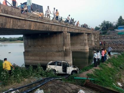 A terrible accident in Shingvet; As the driver lost control, the Scorpio car went straight into the river bed | Pune | शिंगवेत भीषण अपघात; चालकाचे नियंत्रण सुटल्याने स्कॉर्पिओ गाडी थेट नदीपात्रात