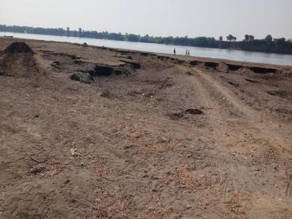 The administration's tone towards sand smuggling: pictures in the Sarangkheda area | वाळू तस्करीकडे प्रशासनाचा कानाडोळा : सारंगखेडा परिसरातील चित्र