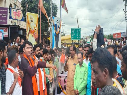 A symbolic image of the government in inflation entire Maratha Kunbi community was united | महागावात सरकारची निघाली प्रतिकात्मक प्रेतयात्रा; सकल मराठा कुणबी समाज एकवटला