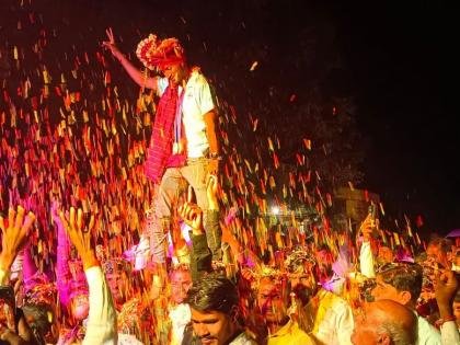 avinash sable came to the village with the gold medal | सुवर्णपदक घेऊन अविनाश साबळे गावात आला अन् ग्रामस्थांनी असे काही केले की...