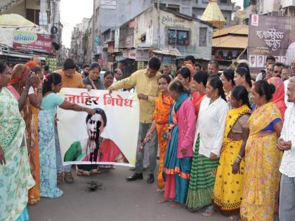 Shaifek on Sushma Andhare's image in Sangli | सांगलीत सुषमा अंधारे यांच्या प्रतिमेवर शाईफेक, महिलांची निदर्शने