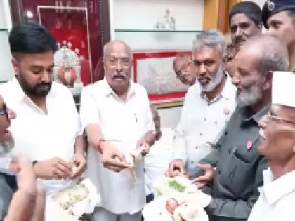 I eat raw bread every day, MLA Prakash Awade advice to Swabimani Shetkari Sanghatna leaders | खर्डा-भाकरी मी रोजच खातो, आमदार प्रकाश आवाडे यांचा स्वाभिमानीच्या नेत्यांना टोला