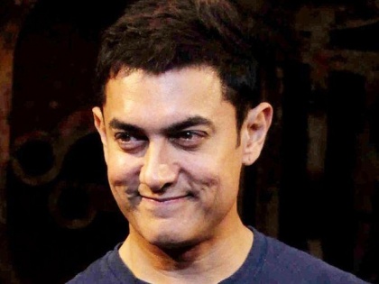aamir khan travelled economy class video goes viral | आमिर खानने फ्लाईटमध्ये असे केले काय की व्हायरल होतोय व्हिडीओ?