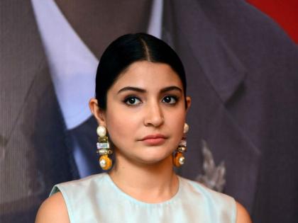 Anushka sharma trolled for the wrong spelling of biscuits actress apologized | Anushka Sharma: बिस्किटच्या फोटोवरुन ट्रोल झाली अनुष्का शर्मा, अभिनेत्रीवर आली माफी मागण्याची वेळ