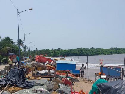 Sea wall at Axa Beach: Mumbai Municipal Corporation directed to probe into CRZ violations | आक्सा बीचवरील समुद्री भिंत: मुंबई महापालिकेला सीआरझेड उल्लंघनांमध्ये चौकशी करण्याचे निर्देश