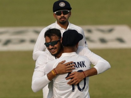 IND vs NZ, 1st Test Live Updates :  Axar Patel takes his 5th five-wicket haul in Tests, New Zealand bowled out for 296, Ravi Ashwin picked 3 wickets | IND vs NZ, 1st Test Live Updates : अक्षर पटेलची कमाल, १२६ वर्षांपूर्वीच्या विक्रमाशी बरोबरी; 'बापू'नं न्यूझीलंडला गाशा गुंडाळायला लावला  