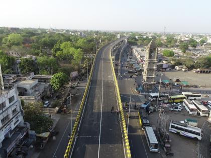 The first accident on the flyover in Akola city, a child died after falling from the bridge! | अकोला शहरातील उड्डाणपुलावर पहिला अपघात, मुलाचा पुलावरून कोसळून मृत्यू!