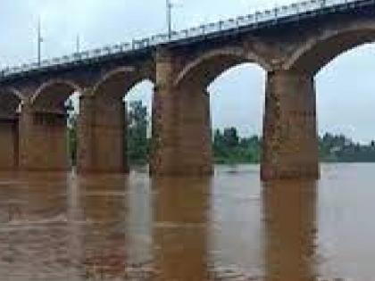 The water level of Krishna in Sangli is 20 feet | सांगलीत कृष्णेची पाणीपातळी २० फुटांवर