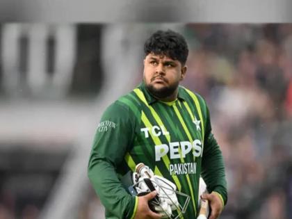 pakistan cricket team player Azam khan is due to nepotism110 kg player got a chance in Pakistan team, fans trolled | "घराणेशाहीमुळेच आझम खान...", ११० किलोच्या खेळाडूला पाकिस्तानी संघात संधी अन्...