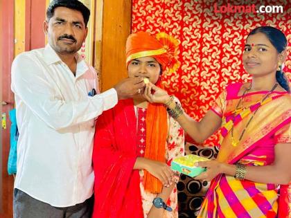Ten by ten house; father is a tempo driver, mother does wage labor, daughter gets 95 percent despite being aware of hard work | दहा बाय दहाचे घर; वडील टेम्पो चालक, आई करते मोलमजुरी, कष्टाची जाणीव ठेवत मुलीने मिळवले ९५ टक्के Ten by ten house; father is a tempo driver, mother does wage labor, daughter gets 95 percent despite being aware of hard work | दहा बाय दहाचे घर; वडील टेम्पो चालक, आई करते मोलमजुरी, कष्टाची जाणीव ठेवत मुलीने मिळवले ९५ टक्के