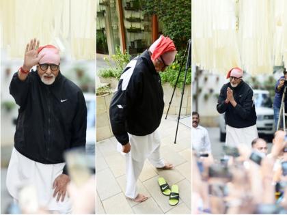 Amitabh Bachchan Takes Off His Shoes Before Meeting His Fans Outside Jalsa Shares Pics | Amitabh Bachchan: अमिताभ बच्चन चाहत्यांना भेटण्याआधी न चुकता पायातील चप्पल काढतात... पण का?