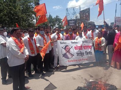 Shiv Sainiks burnt the symbolic statue of Narayan Rane in Wagholi | वाघोलीत नारायण राणेंच्या प्रतिकात्मक पुतळ्याचे शिवसैनिकांनी केले दहन