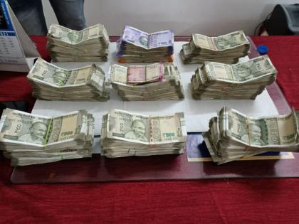 Railway police seized 14 lakh 74 thousand at Gondia railway station | गोंदिया रेल्वे स्थानकावर रेल्वे पोलिसांनी पकडले १४ लाख ७४ हजार