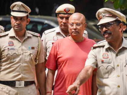 "Dubai Sheikh wants a sex partner," Baba Chaitanyanananda's obscene demand to female students; What exactly was in the chat? | "दुबईच्या शेखला सेक्स पार्टनर हवा," बाबा चैतन्यानंदाची विद्यार्थीनींकडे अश्लील मागणी; चॅटमध्ये नेमके काय?