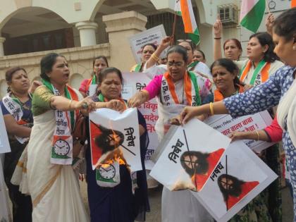 Nationalist Congress Party Women Wing of Thane protest against Ramdev Baba | रामदेव बाबाविरोधात ठाण्यात राष्ट्रवादी महिला काँग्रेस आक्रमक