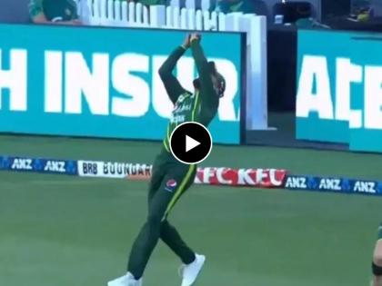 PAK vs NZ 1st t20 Babar Azam drops an easy catch to Kane Williamson and New Zealand score 226 | PAK vs NZ: विल्यमसनचा सोपा झेल पण बाबर 'फेल', पाकिस्तानची चांगलीच धुलाई, आकडा २०० पार