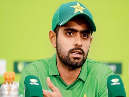 pakistani former captain rashid latif said babar azam can not be compared to pakistani legends | दिग्गजांशी तुलना करण्याची तुझी लायकी नाही; पाकिस्तानच्या कर्णधाराला घरचा आहेर