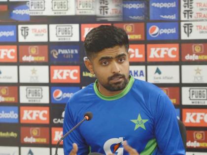 PAK vs ENG, 3rd Test : Pakistan captain Babar Azam, on Sunday, didn't come out to lead the team for one hour and remained in the dressing room to protest the behaviour of the security personnel | PAK vs ENG, 3rd Test : मित्र-परिवारासोबत पार्टीला जाऊ दिले म्हणून भडकला बाबर आजम; एक तास फिल्डिंगलाच आला नाही 