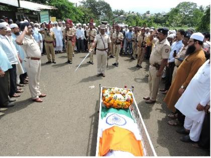 The official funeral of freedom fighter Babus Faras | स्वातंत्र्य सैनिक बाबुमियाँ फरास यांच्यावर शासकीय इतमामात अंत्यसंस्कार