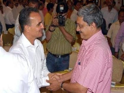 Goa Chief Minister Manohar Parrikar had many years later at Babush's Family function | गोव्याचे मुख्यमंत्री मनोहर पर्रीकर अनेक वर्षानंतर झाले बाबूश यांच्या कौटुंबिक सोहळ्यात सहभागी