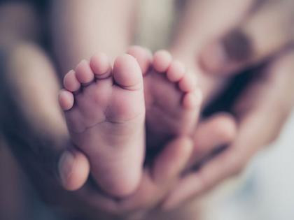 Investigation begins here; baby closes eyes there, Ambejogai Hospital emotional news | इकडे चौकशी सुरू; तिकडे बाळाने मिटले डोळे, अंत्यसंस्काराची तयारी सुरू असतानाच रडलेले... Investigation begins here; baby closes eyes there, Ambejogai Hospital emotional news | इकडे चौकशी सुरू; तिकडे बाळाने मिटले डोळे, अंत्यसंस्काराची तयारी सुरू असतानाच रडलेले...