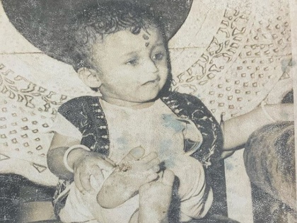 Swapnil Joshi childhood picture | हा आहे मराठीतील प्रसिद्ध अभिनेता, ओळखा पाहू कोण आहे हा?